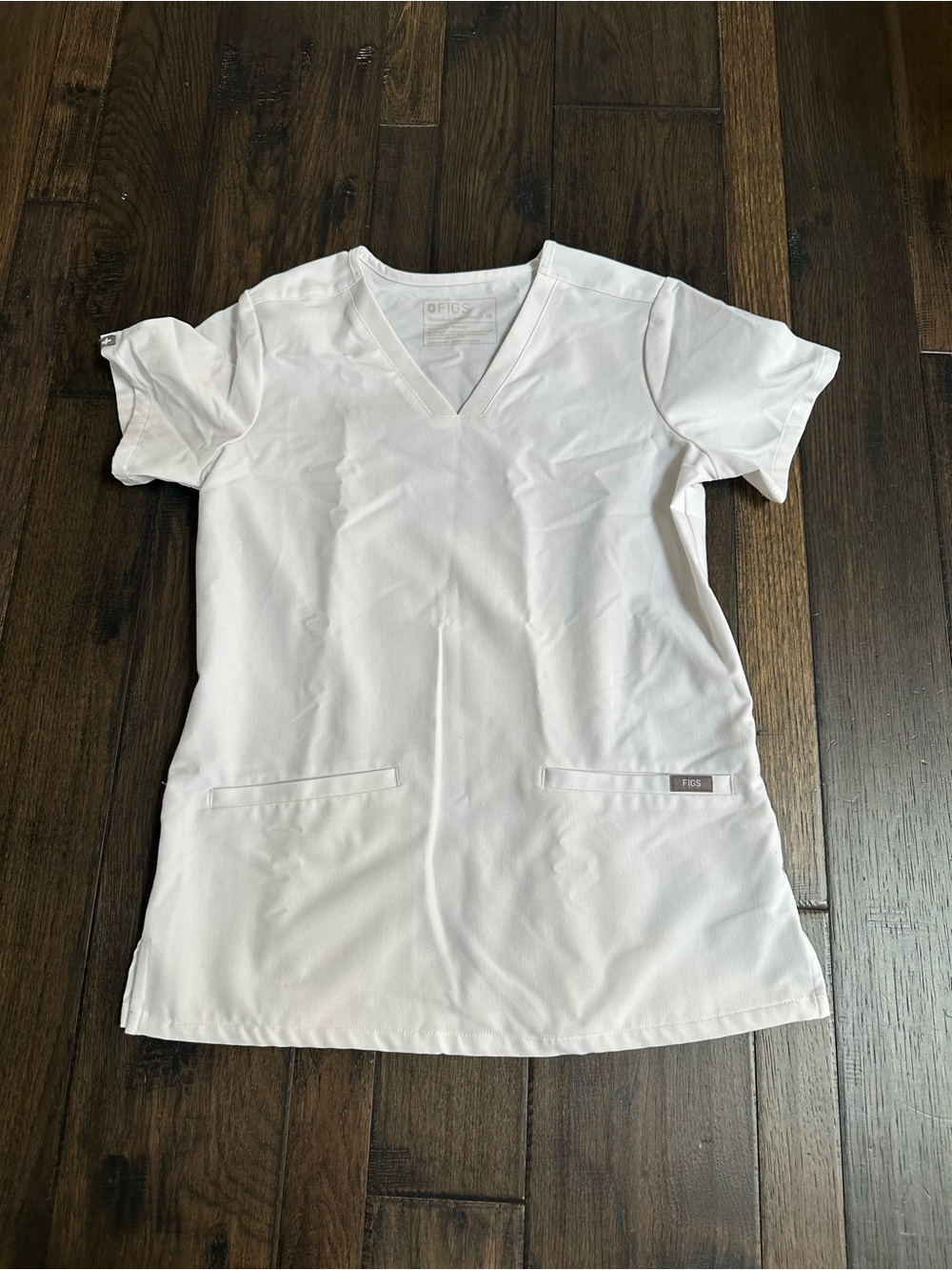 FIGS Casma Three-Pocket Scrub Top – White – Size Small